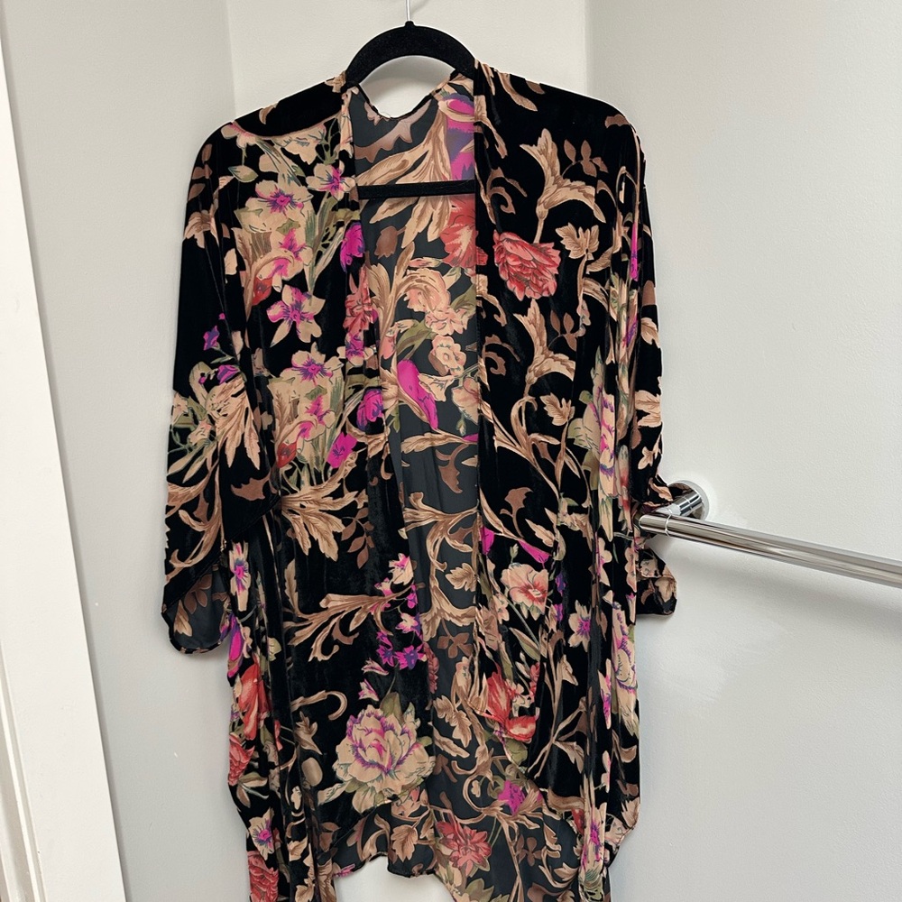 Lovestitch Black and Pink Relaxed Velvet Kimono